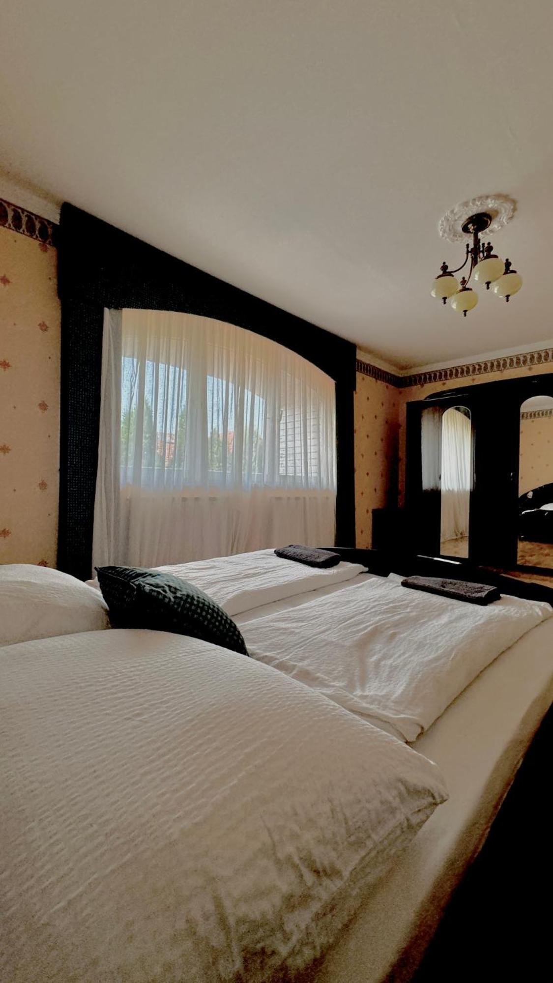 5 Haloszobas Wellness Vip House - Privat Medence Сиофок Екстериор снимка